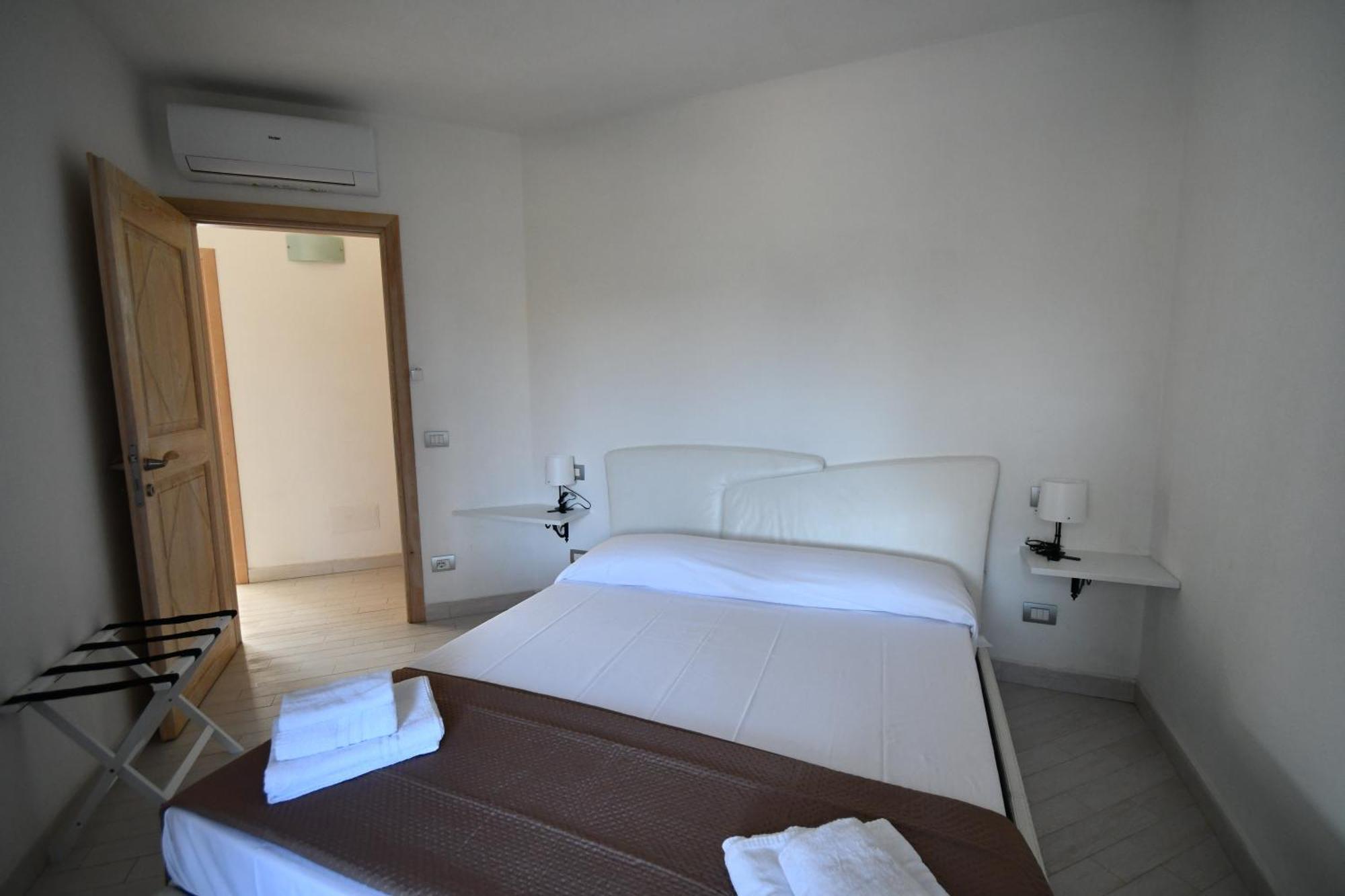 Appartamento Vista Mare Punta Tegge 马达莱纳 外观 照片