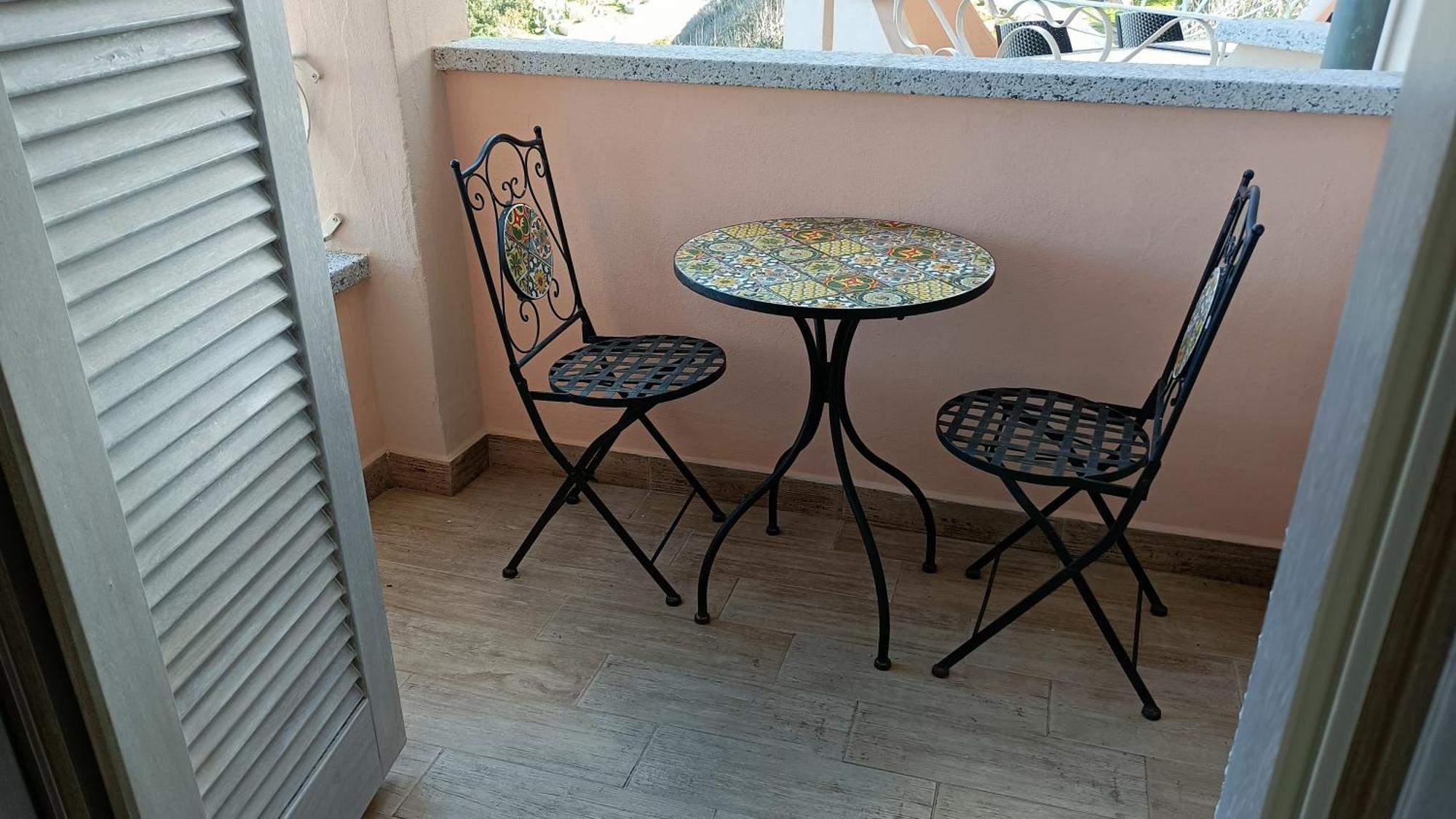 Appartamento Vista Mare Punta Tegge 马达莱纳 外观 照片