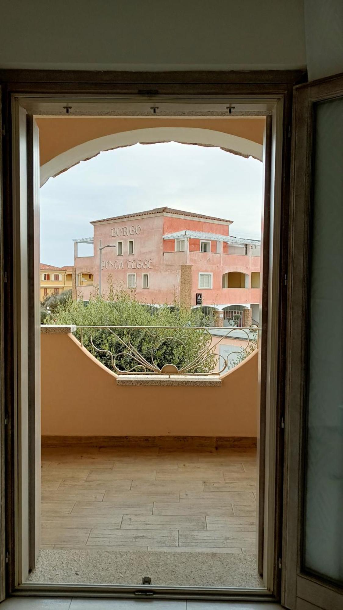 Appartamento Vista Mare Punta Tegge 马达莱纳 外观 照片