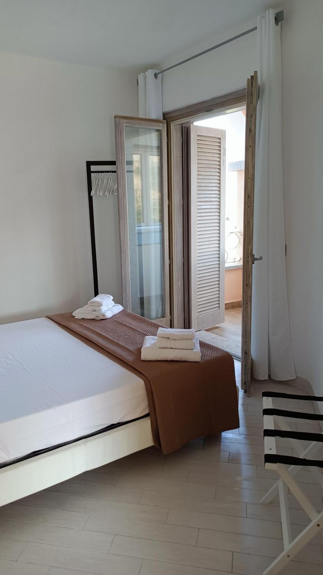 Appartamento Vista Mare Punta Tegge 马达莱纳 外观 照片