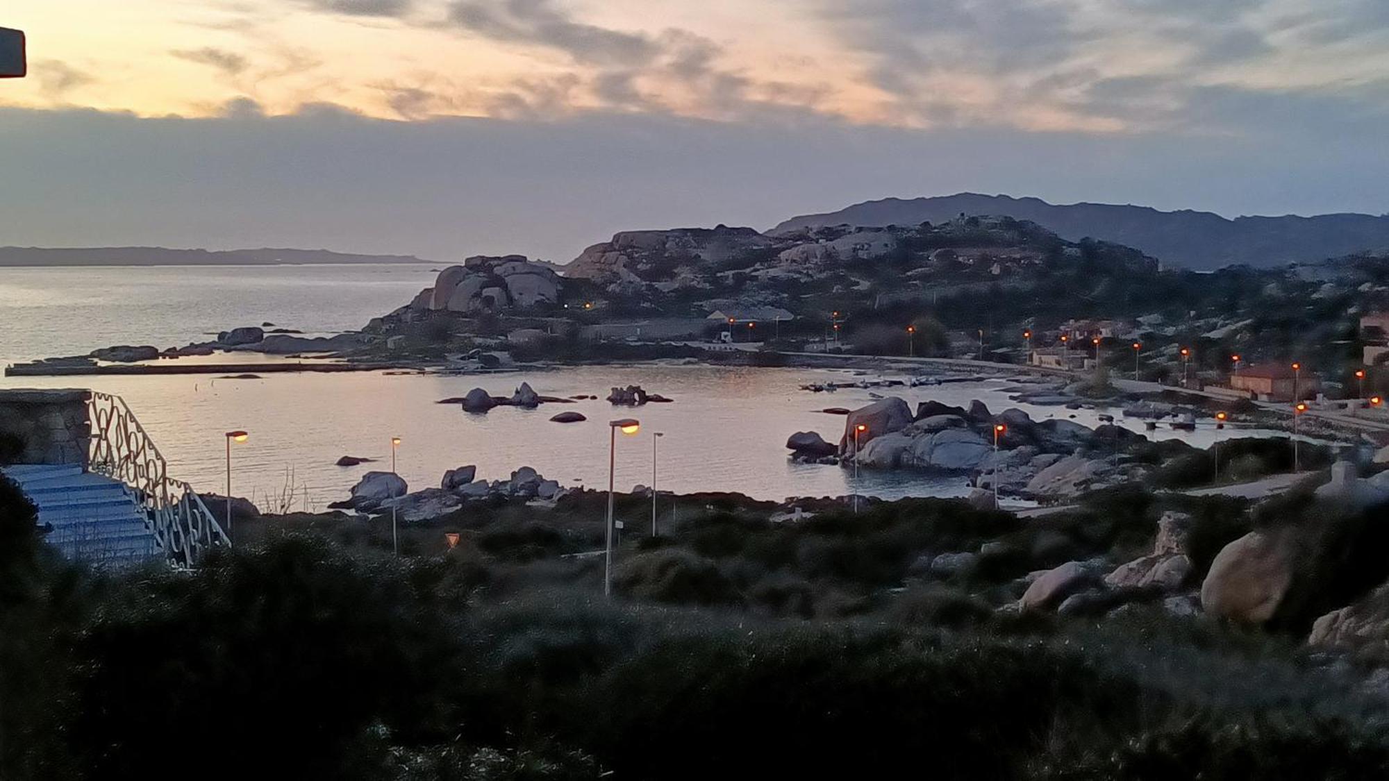 Appartamento Vista Mare Punta Tegge 马达莱纳 外观 照片